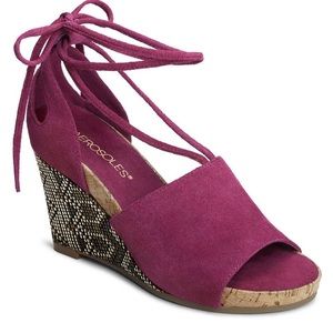 Gorgeous like new aerosoles wedges, only worn once!
